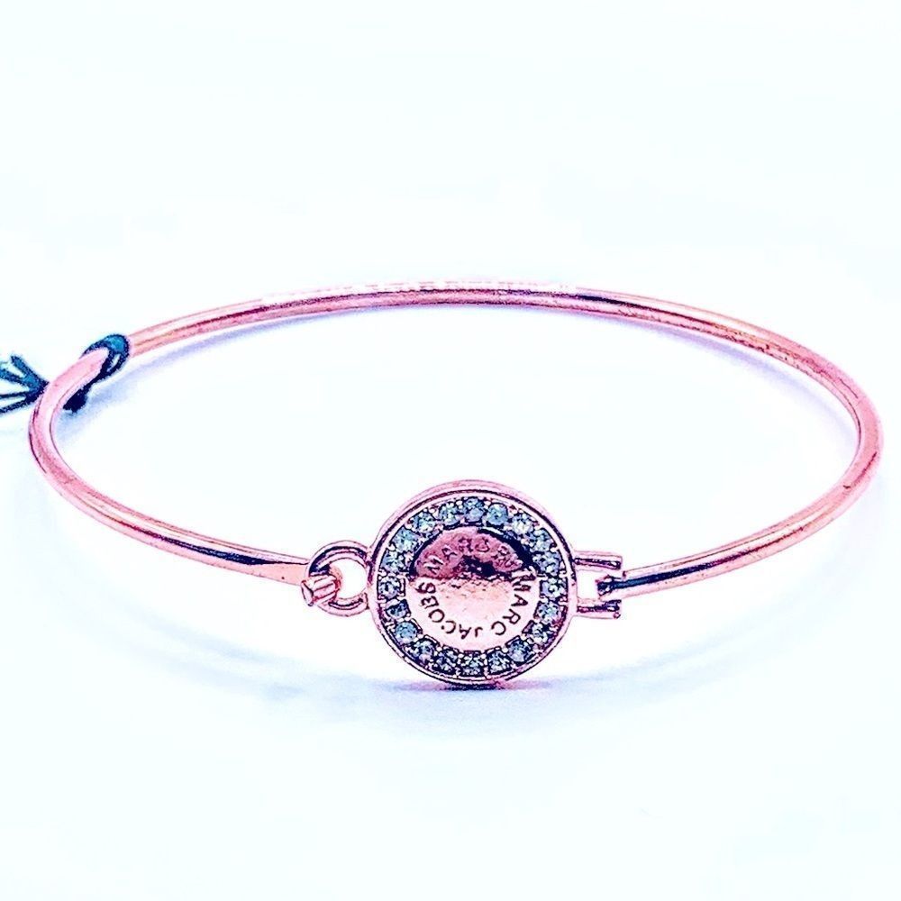 HP! 💜 NWT! MARC BY MARC JACOBS ROSE GOLD COLORED WHITE RHINESTONE LOGO BANGLE!